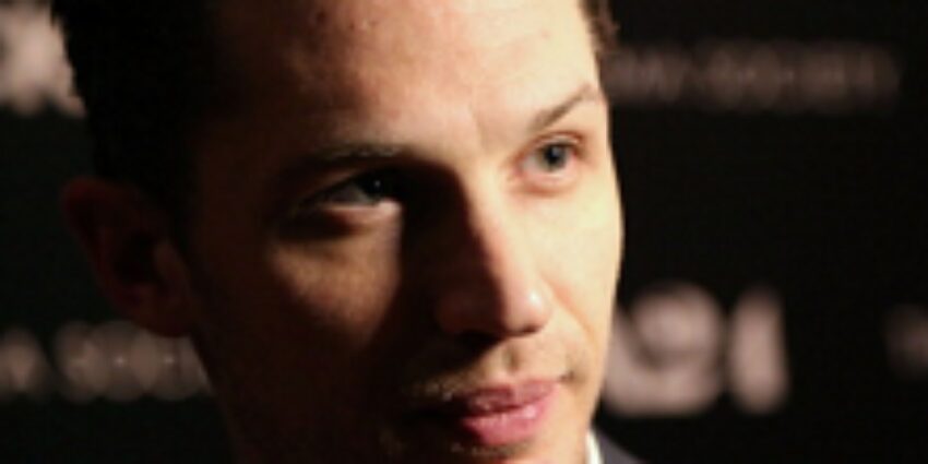 Tom Hardy takes on the Kray twins